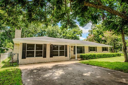 212 Avenue B, Brazoria, TX, 77422-9334 | Card Image