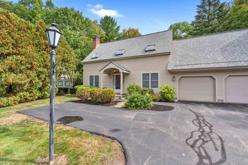 40 Stratham Grn, Stratham, NH, 03885-2348 | Card Image