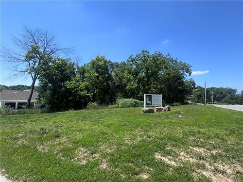 1500 Sw Stonewall Dr, Oak Grove, MO, 64075-6204 | Card Image