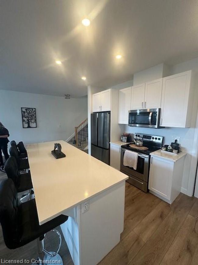 13 Erie Crt, House other with 4 bedrooms, 3 bathrooms and 6 parking in Amherstview ON | Image 6