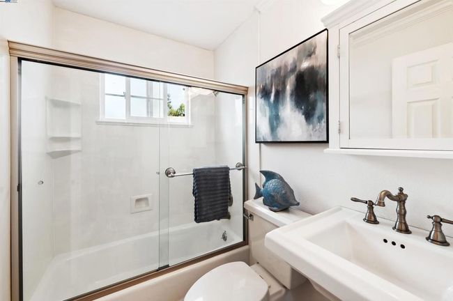 UPDATED BATHROOMS | Image 19