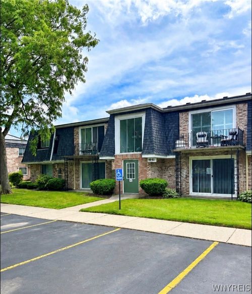 114B Foxberry Dr, Amherst, NY, 14068-1012 | Card Image