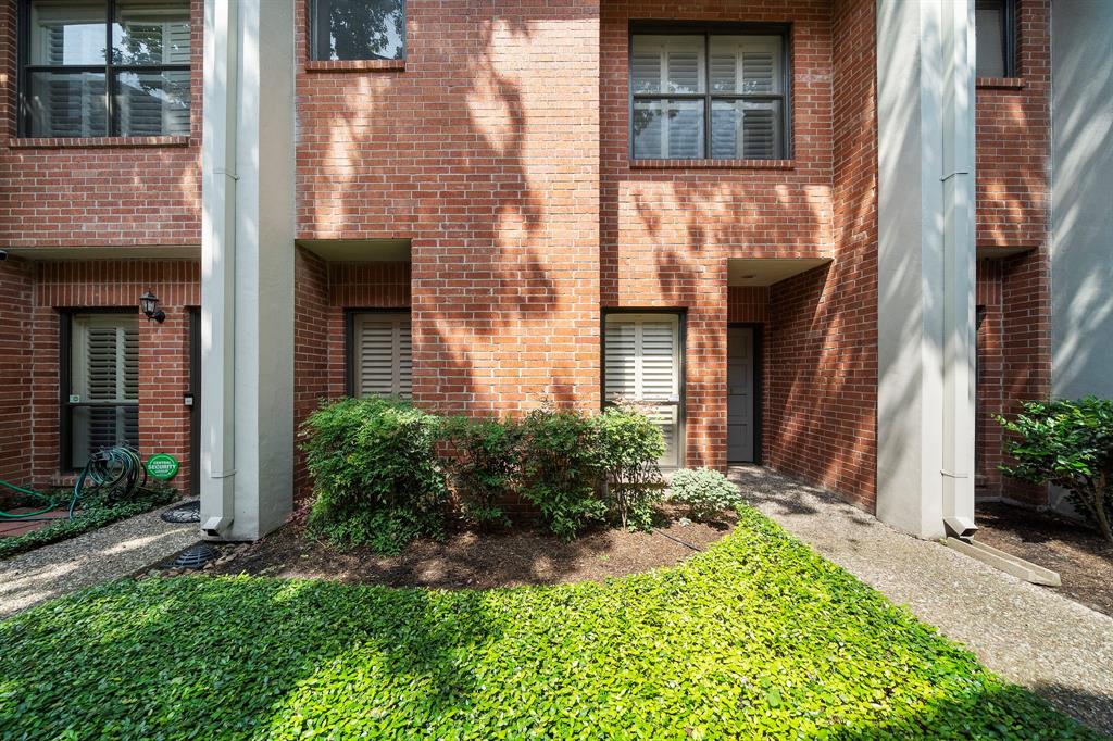 Bering Dr, Houston, TX 77057