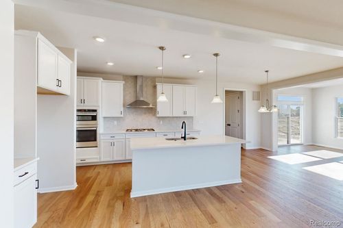 61887 Hevel Ln, Washington Township, MI, 48094-4004 | Card Image