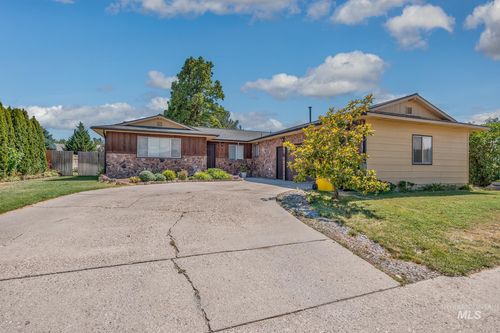 2014 Nw 5th Ave, Ontario, OR, 97914-1370 | Card Image
