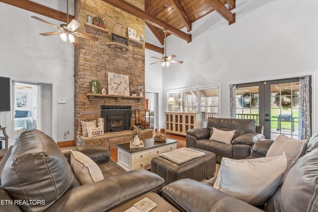 2143 Renegade Mountain Pkwy, House other with 3 bedrooms, 2 bathrooms and null parking in Crab Orchard TN | Image 11