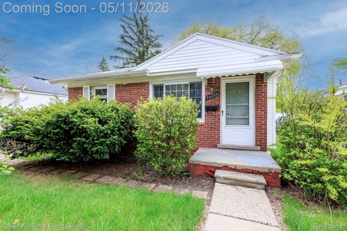 14211 Manhattan St, Oak Park, MI, 48237-1172 | Card Image