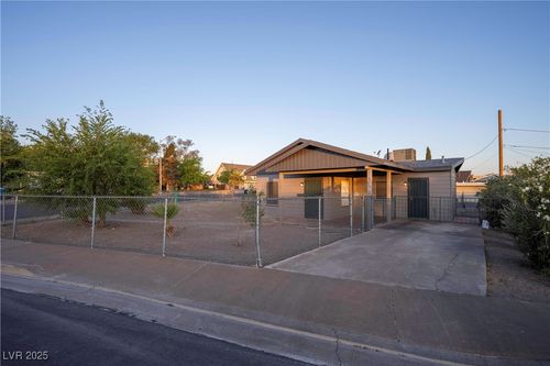 211 Kansas Ave, Henderson, NV, 89015-7232 | Card Image