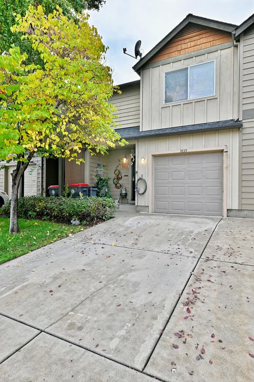 7635 Coloma St, White City, OR, 97503-1596 | Card Image