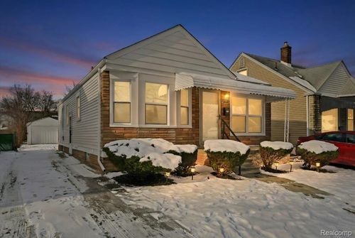 6751 Memorial Ave, Detroit, MI, 48228-3824 | Card Image