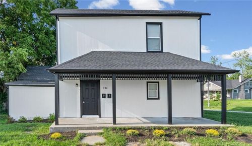 106 E Buchanan St, Richmond, MO, 64085-1740 | Card Image