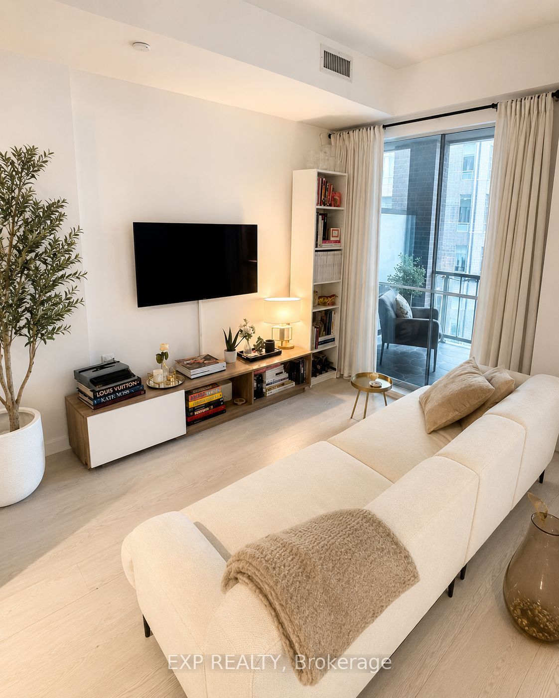 Residential Lease in Toronto C01 5
