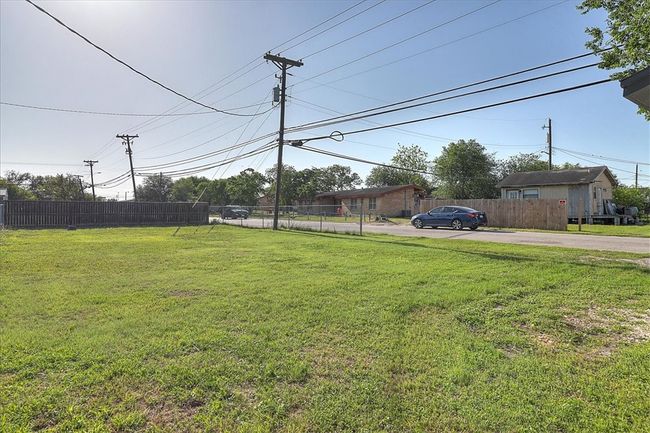 217 Iowa St, House other with 2 bedrooms, 1 bathrooms and null parking in Robstown TX | Image 20