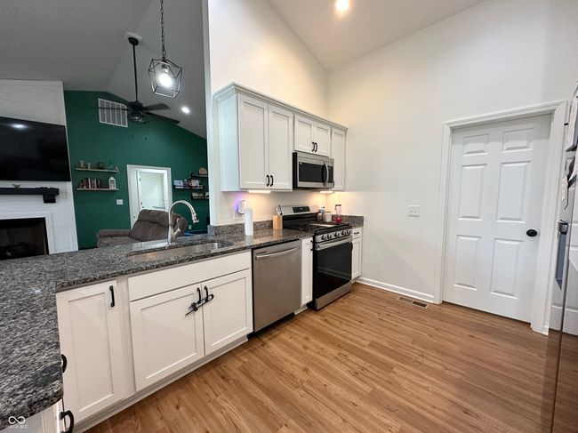 407 E Maple St, House other with 4 bedrooms, 2 bathrooms and null parking in Bainbridge IN | Image 21