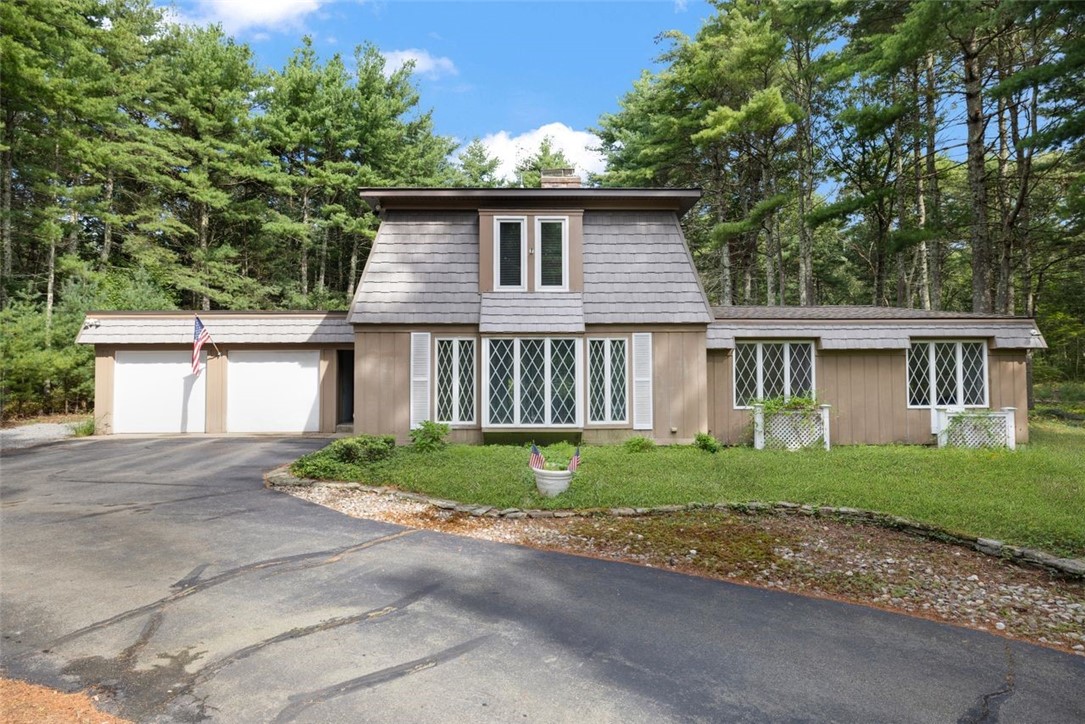 Spruce Ridge Dr, Chepachet, RI 02814