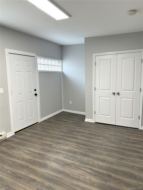 21-7-21 Collegeview Ave, Poughkeepsie, NY, 12603-2425 | Card Image