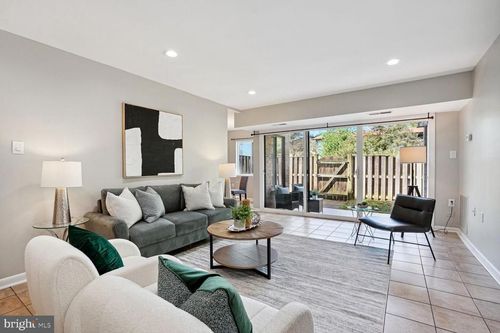 103-2842 Dover Ln, FALLS CHURCH, VA, 22042-2823 | Card Image
