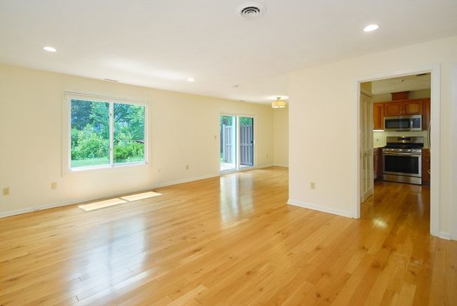 UNIT-3 - 19 Concord Greene, Condo with 2 bedrooms, 2 bathrooms and 1 parking in Concord MA | Image 9