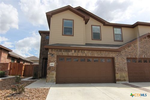 669 Creekside Cir, New Braunfels, TX, 78130-6446 | Card Image