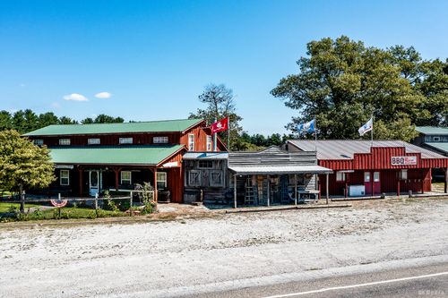 9860 S Us Highway 421, Francesville, IN, 47946-8105 | Card Image