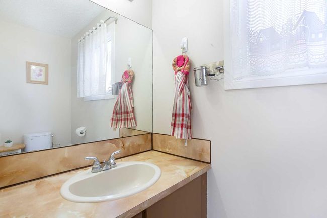 647 Whiteridge Way Ne, Home with 5 bedrooms, 2 bathrooms and 2 parking in Calgary AB | Image 11