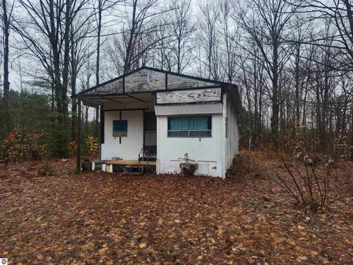 9226 Donathon Rd Se, Fife Lake, MI, 49633 | Card Image