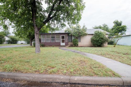 322 N Jackson St, San Angelo, TX, 76901-3220 | Card Image