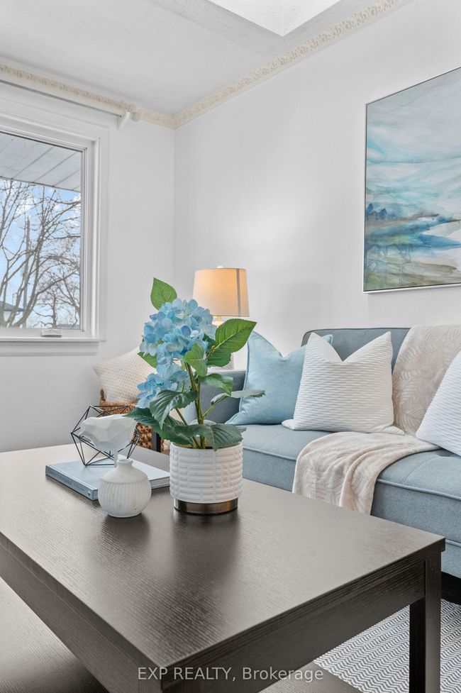 27 Stock Ave, House other with 3 bedrooms, 2 bathrooms and 6 parking in Etobicoke ON | Image 11