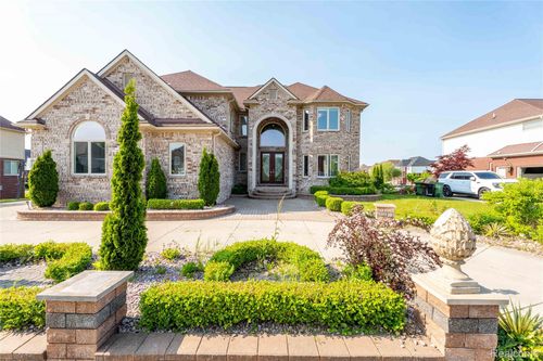 4303 S Lake Ln, Shelby Township, MI, 48316-4049 | Card Image