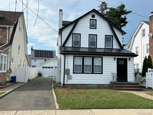 109 Leverich St, Hempstead, NY, 11550-5131 | Card Image
