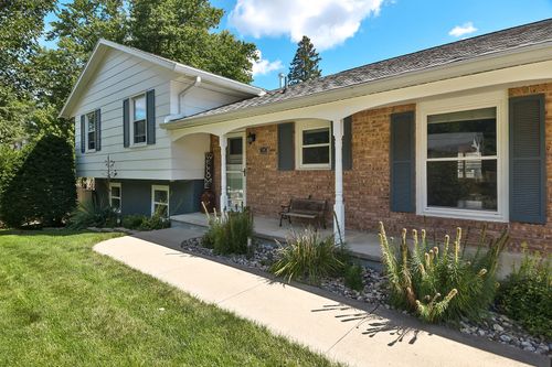 745 Towne Dr, Freeport, IL, 61032-4440 | Card Image