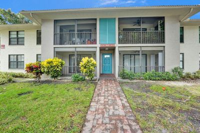 102 - 9845 Pineapple Tree Drive, Condo with 2 bedrooms, 2 bathrooms and null parking in Boynton Beach FL | Image 1