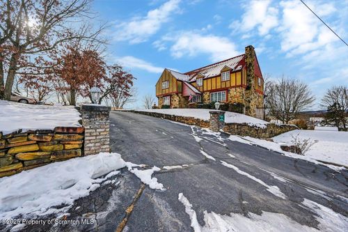 828 Glenwood Rd, Old Forge, PA, 18518-2215 | Card Image