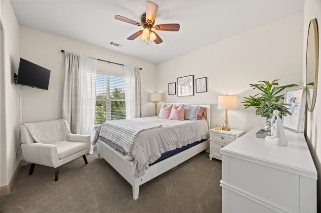 Upstairs bedroom with Hollywood Bath | Image 31