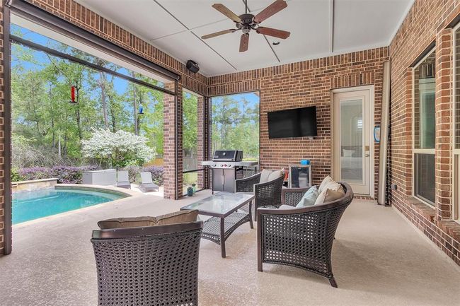 Screened-in patio | Image 41