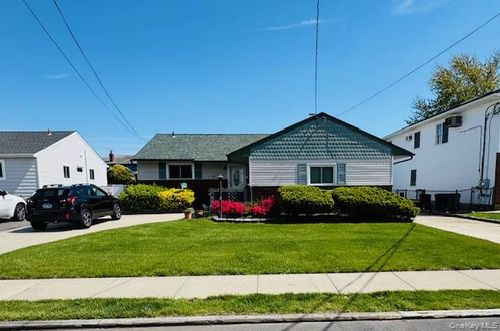 10 Schley Ave, Lindenhurst, NY, 11757-5900 | Card Image