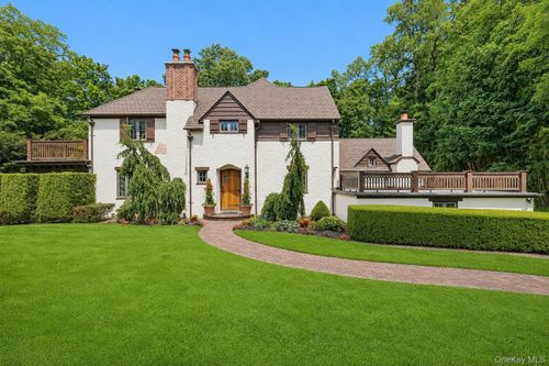 84 Luquer Rd, Manhasset, NY, 11030-1016 | Card Image