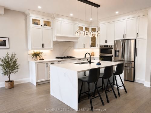 920 4th St, Mississauga, ON, L5E1J6 | Card Image