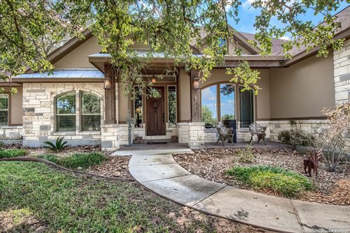 144 Woodlands Dr, La Vernia, TX, 78121-5719 | Card Image
