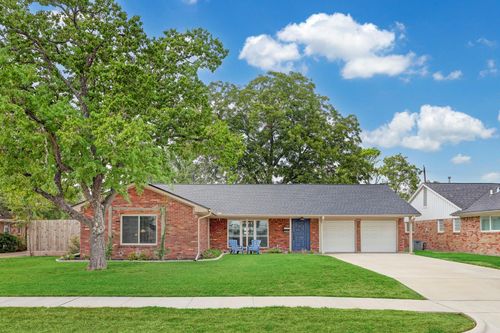 2910 Freshmeadows Dr, Houston, TX, 77063-4814 | Card Image