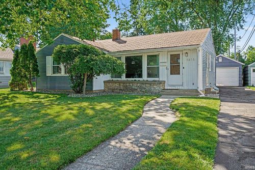 1616 Churchill Dr, South Bend, IN, 46617-2207 | Card Image