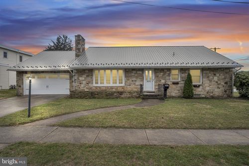 301 E Elm Ave, HANOVER, PA, 17331-1905 | Card Image