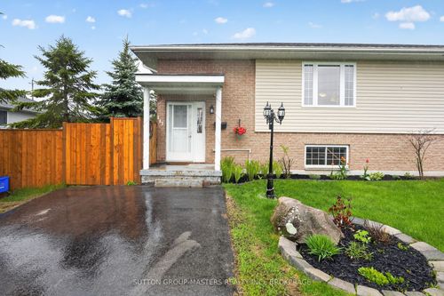 117 1st St, Deseronto, ON, K0K1X0 | Card Image