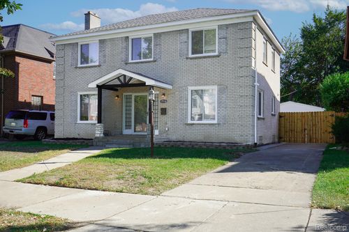 17116 Wildemere St, Detroit, MI, 48221-2721 | Card Image