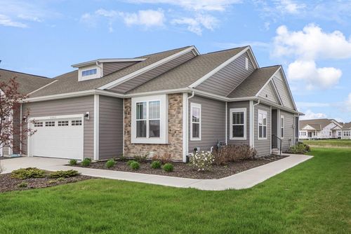 W253N6621 Aspen Ln, Sussex, WI, 53089-1258 | Card Image
