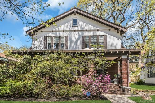 116 82nd Rd, Kew Gardens, NY, 11415-1431 | Card Image