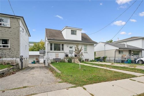 34 Jaffray St, Cambridge, ON, N1R3H9 | Card Image
