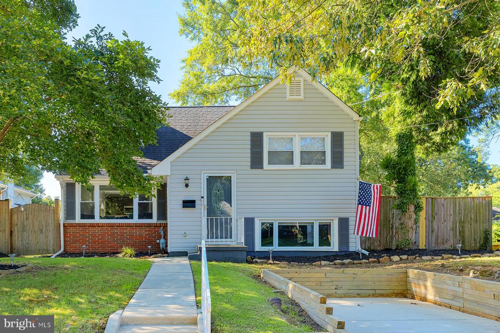Sheridan Dr, Glen Burnie, MD 21061