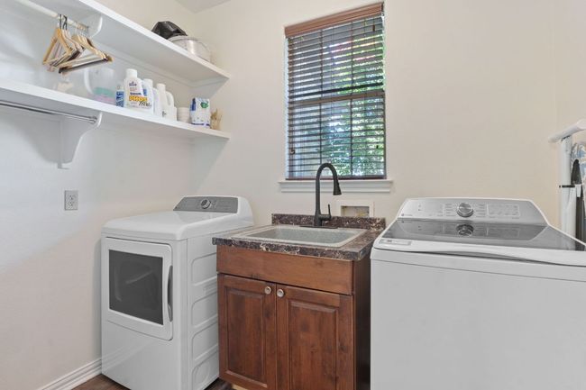 30112 Twin Creek Dr, House other with 3 bedrooms, 2 bathrooms and 6 parking in Georgetown TX | Image 20