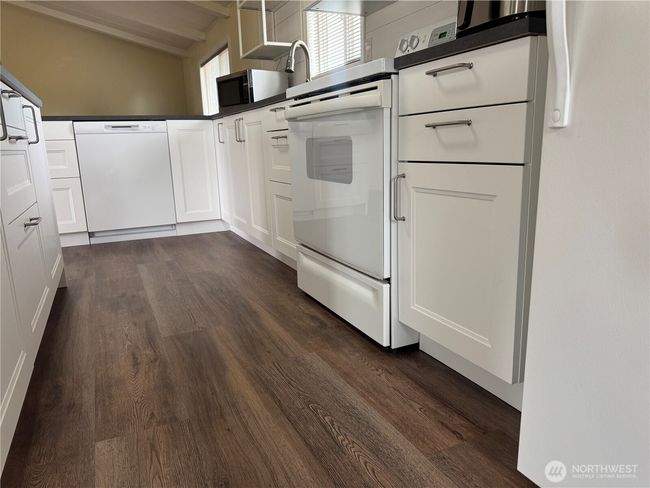 New kitchen with new flooring amazing condition | Image 9